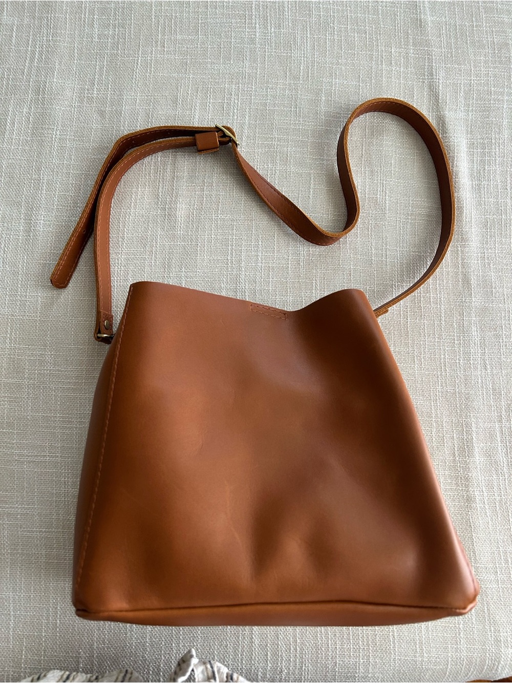 Portland leather bucket bag - Picture 2 of 5